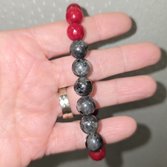 10mm Black Labradorite Larvakite And Red Gemstone Bracelet - Picture 2 of 5